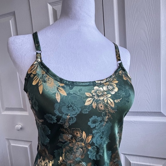 Elegant Green Floral Dress - Picture 5 of 9